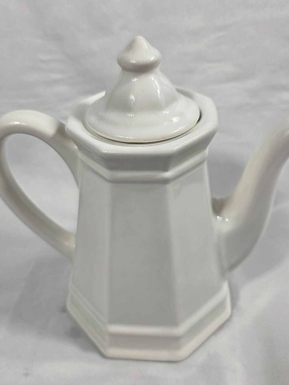 Pfaltzgraff Heritage White Teapot with Lid 4 Cup Multisided Made in USA